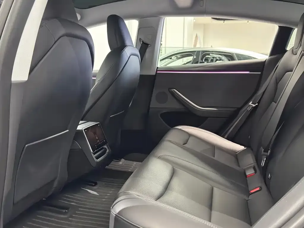 Tesla Model 3 — фото 10