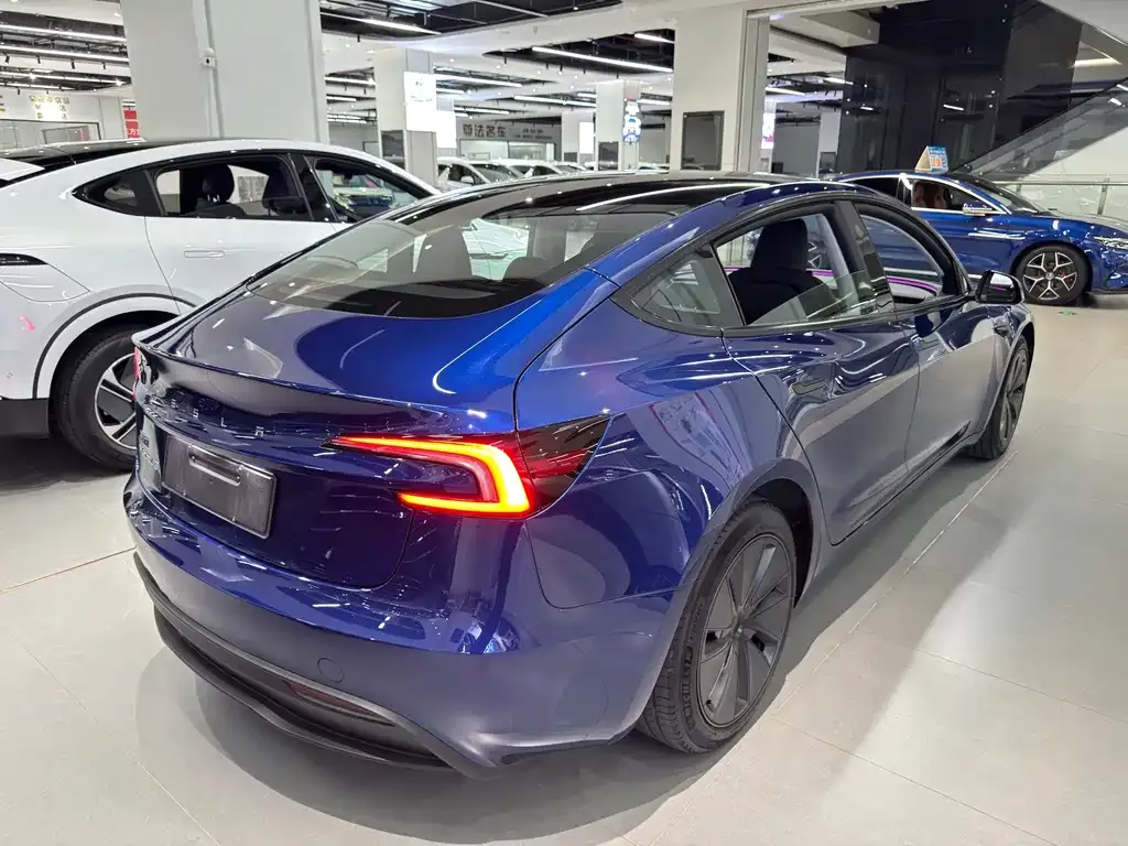 Tesla Model 3 — фото 2