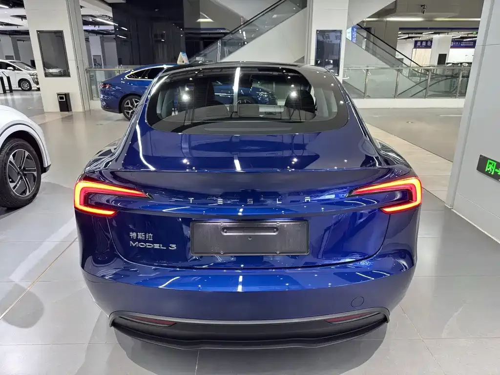 Tesla Model 3 — фото 3