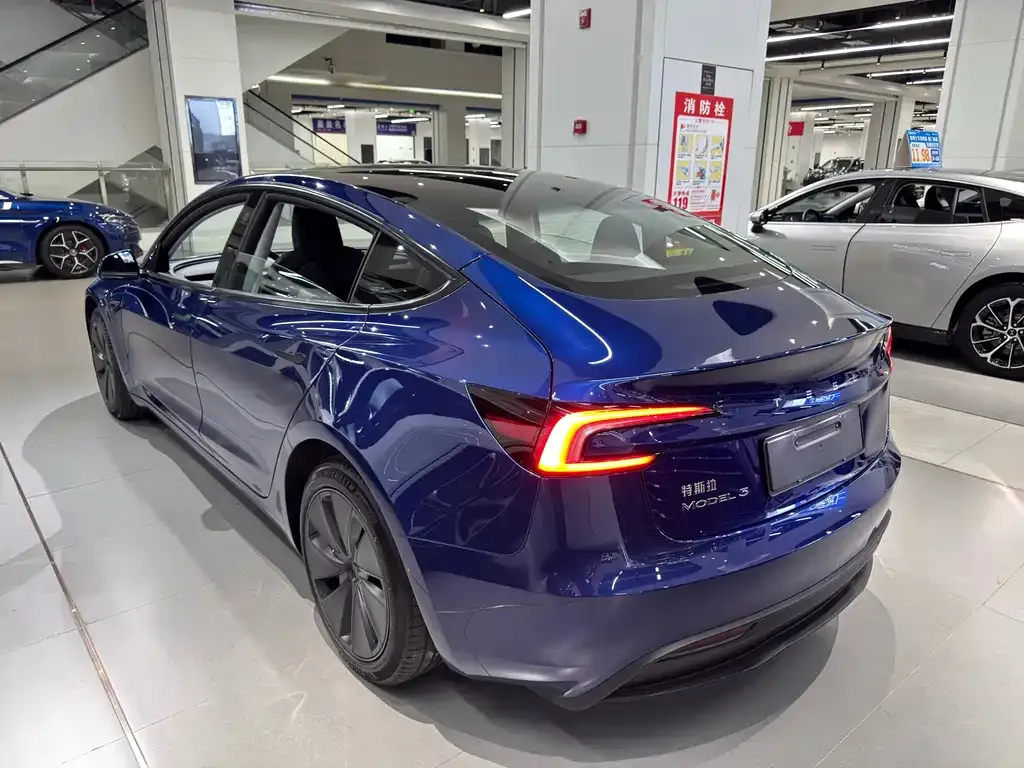 Tesla Model 3 — фото 5
