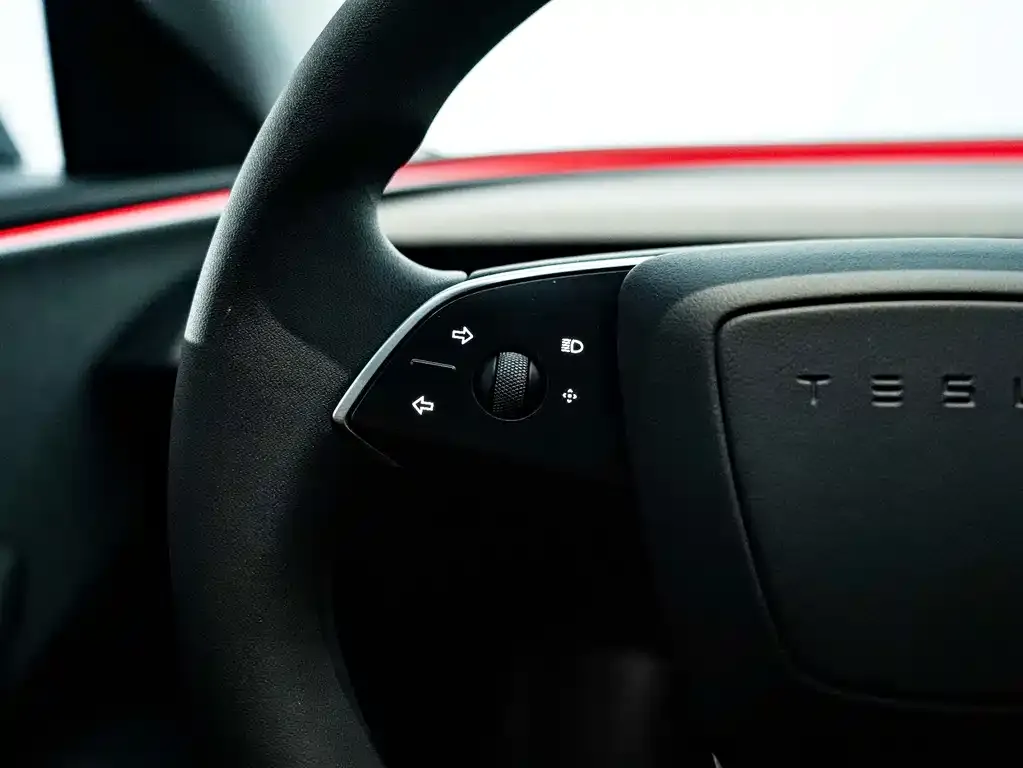Tesla Model 3 — фото 8