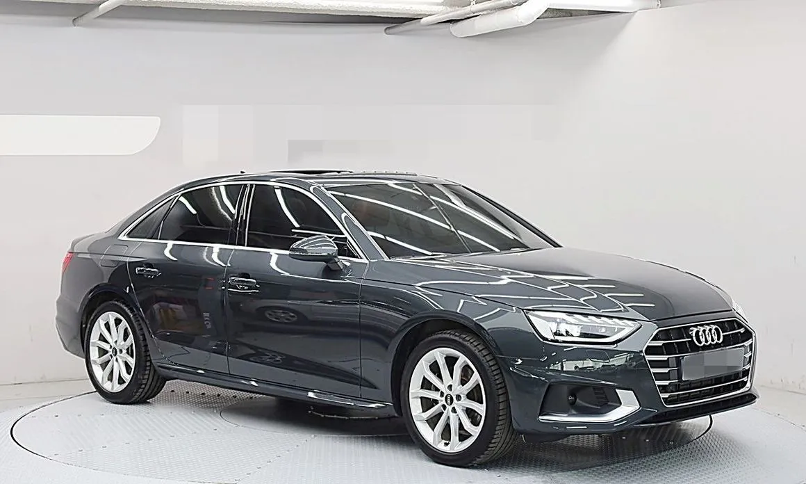 Audi A4 — фото 1