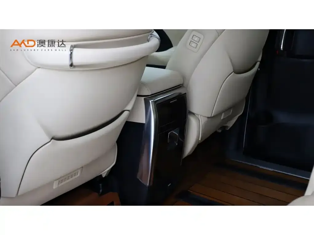 Toyota Alphard — фото 8