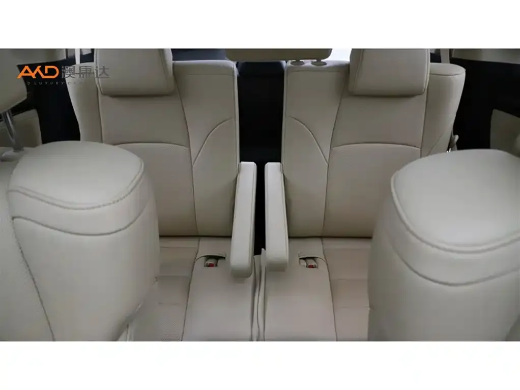 Toyota Alphard — фото 9