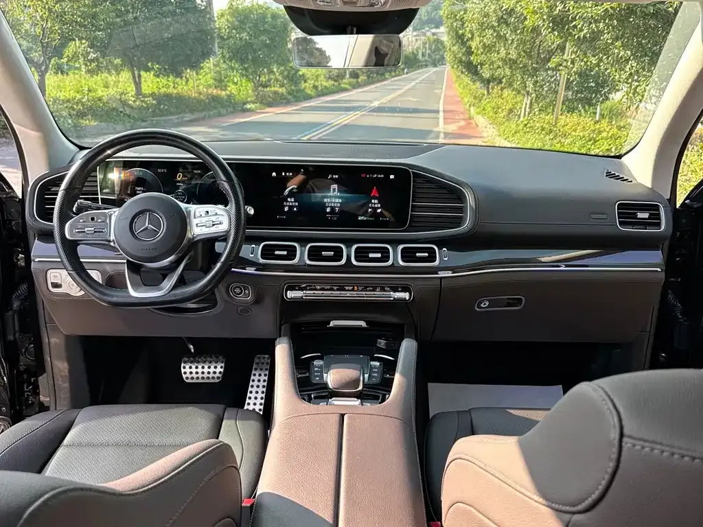 Mercedes-Benz GLS — фото 9