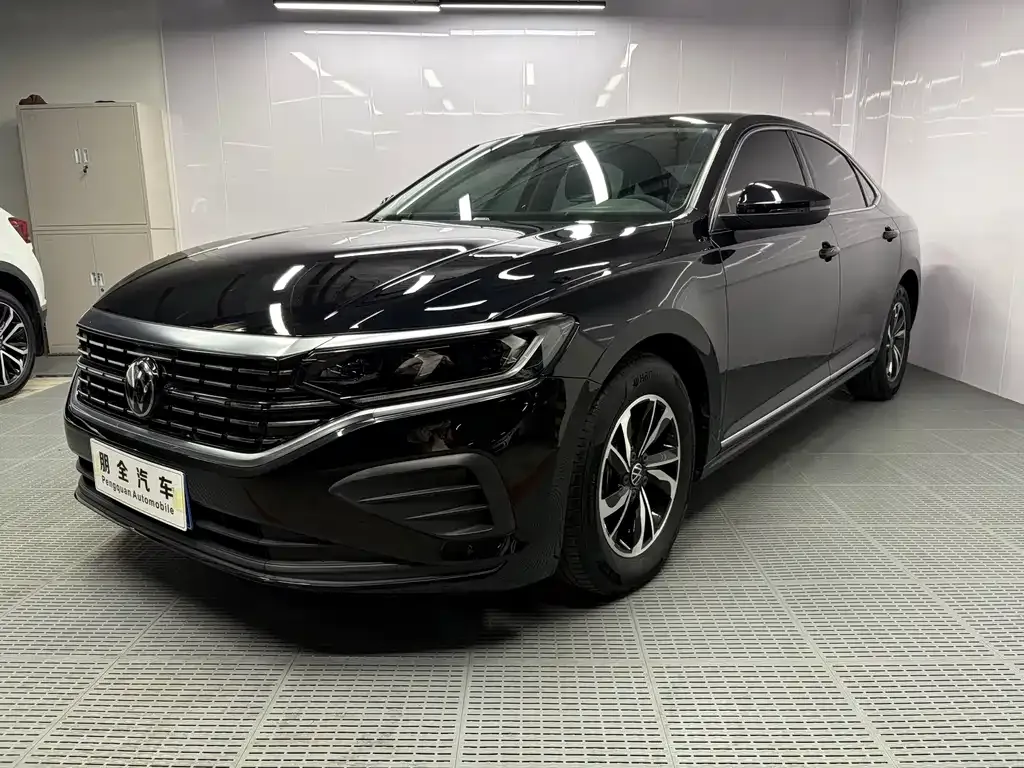 Volkswagen Passat — фото 1
