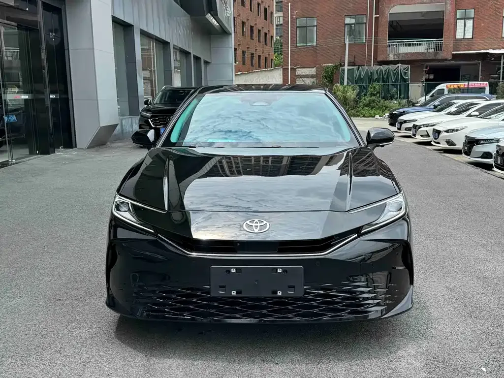 Toyota Camry — фото 3