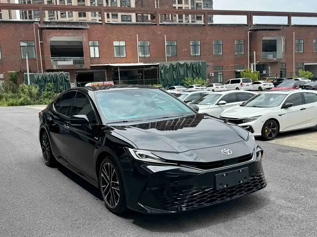 Toyota Camry — фото 5