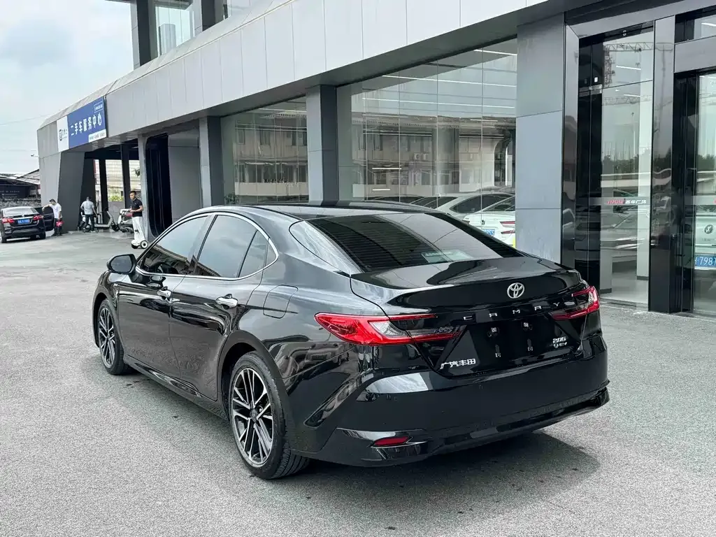 Toyota Camry — фото 7