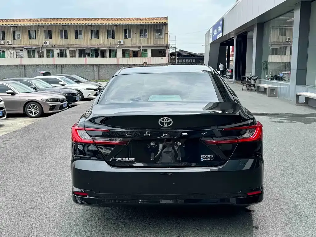 Toyota Camry — фото 8
