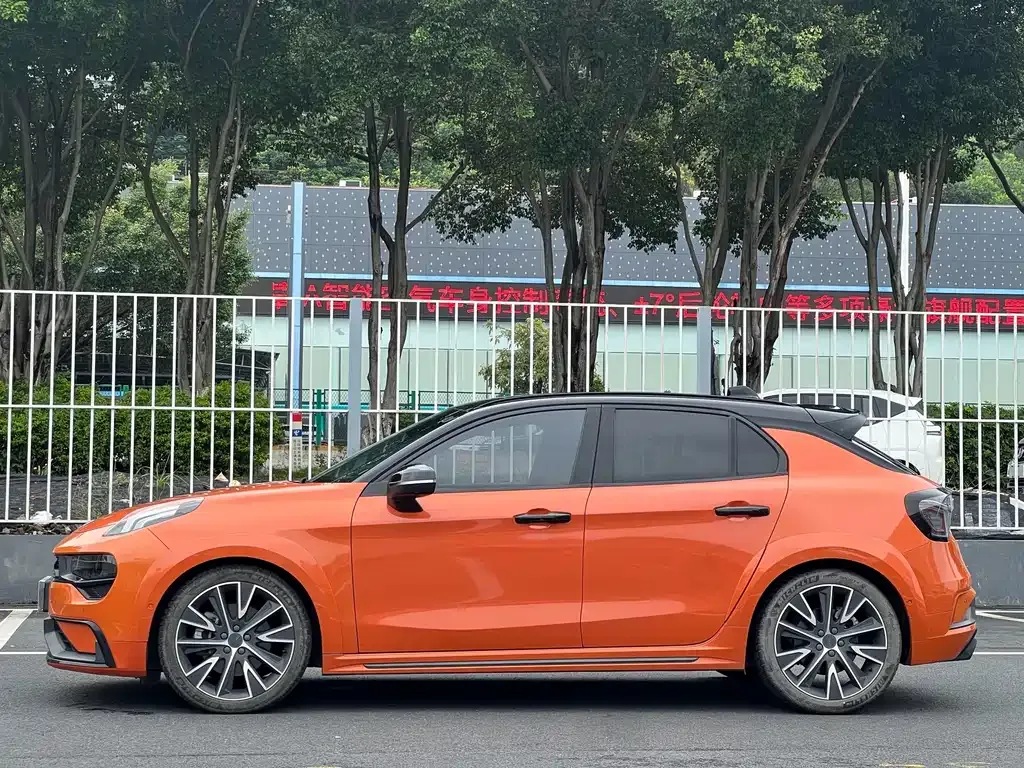Lynk & Co 02 Hatchback — фото 10
