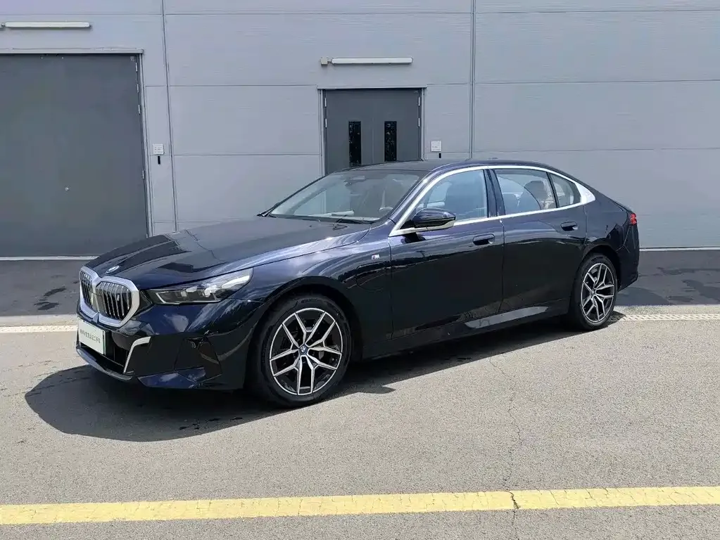 BMW i5 — фото 1