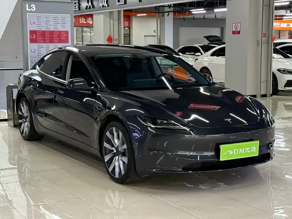 Tesla Model 3 — фото 1