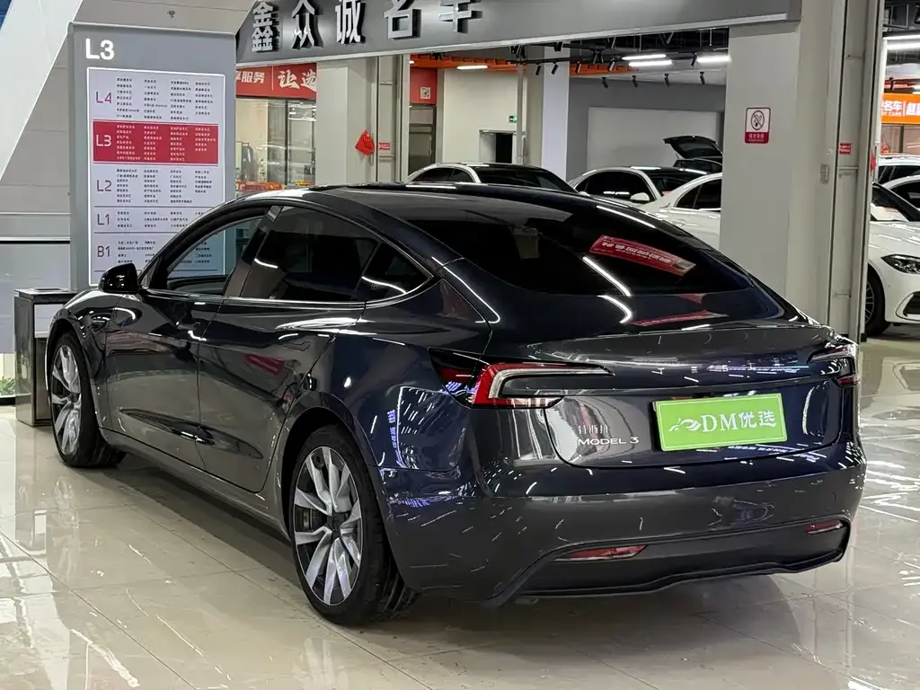 Tesla Model 3 — фото 9