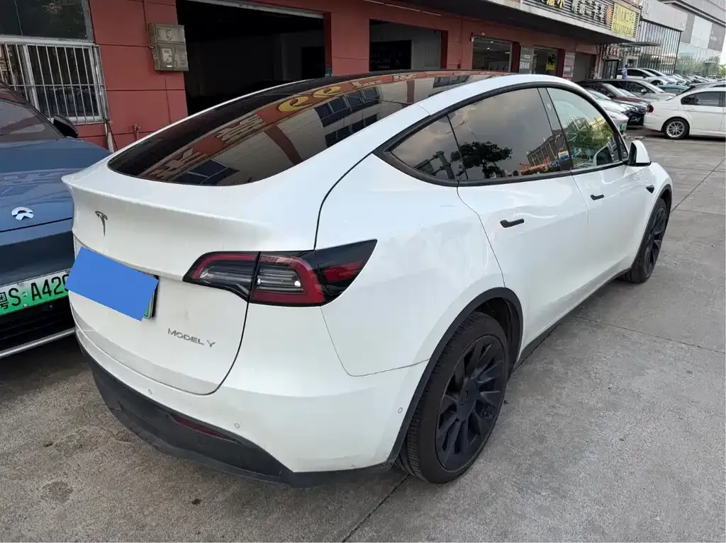 Tesla Model Y — фото 7