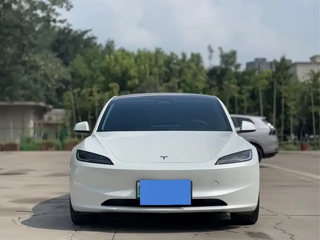 Tesla Model 3 — фото 4