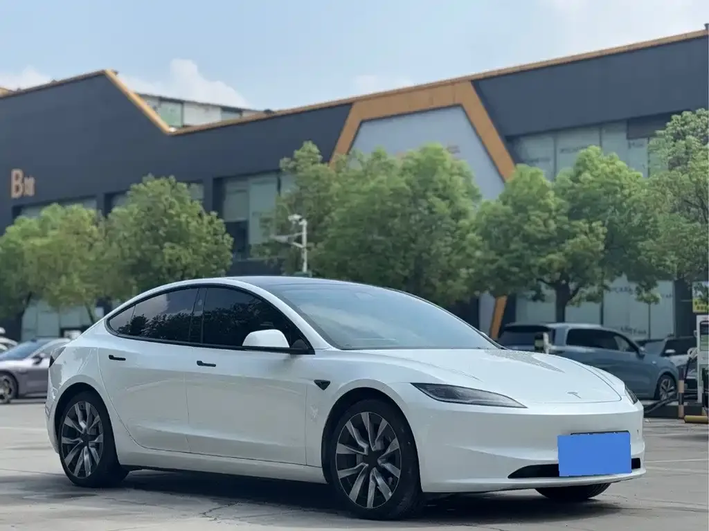 Tesla Model 3 — фото 10