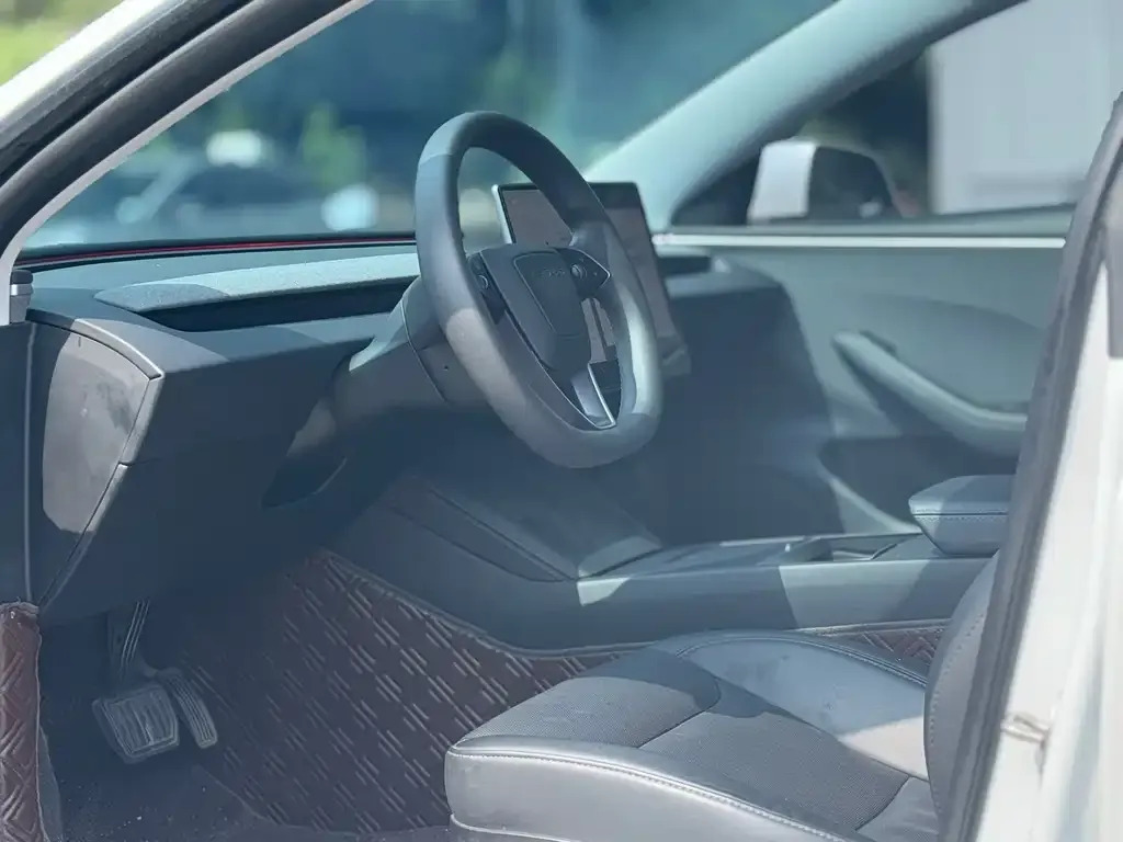 Tesla Model 3 — фото 2