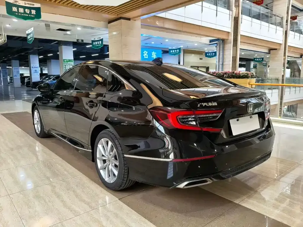 Honda Accord — фото 8