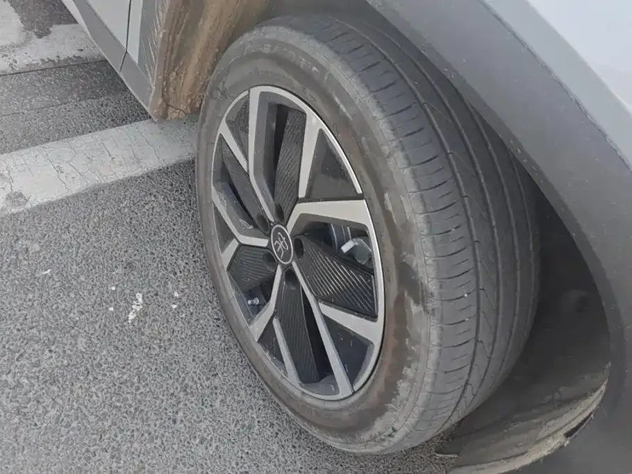 BYD L DM-i — фото 9