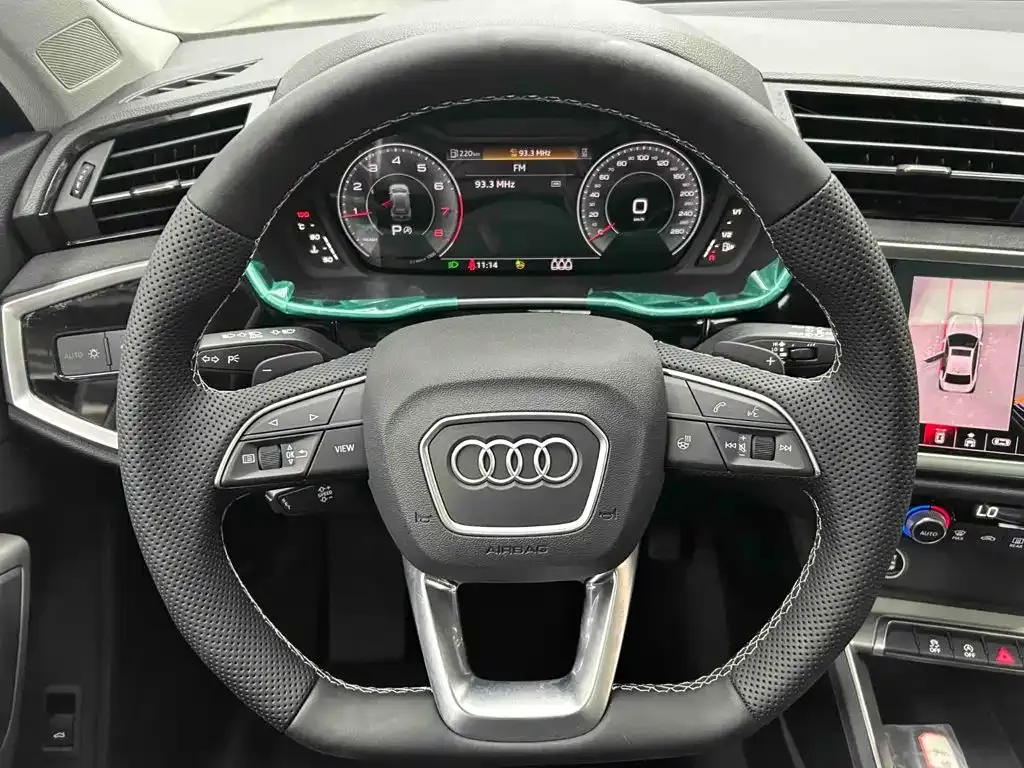Audi Q3 — фото 10
