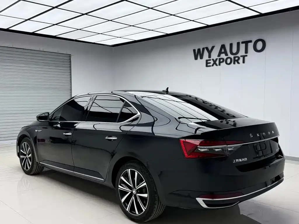 Skoda Superb — фото 8