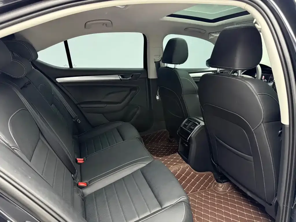 Skoda Superb — фото 7