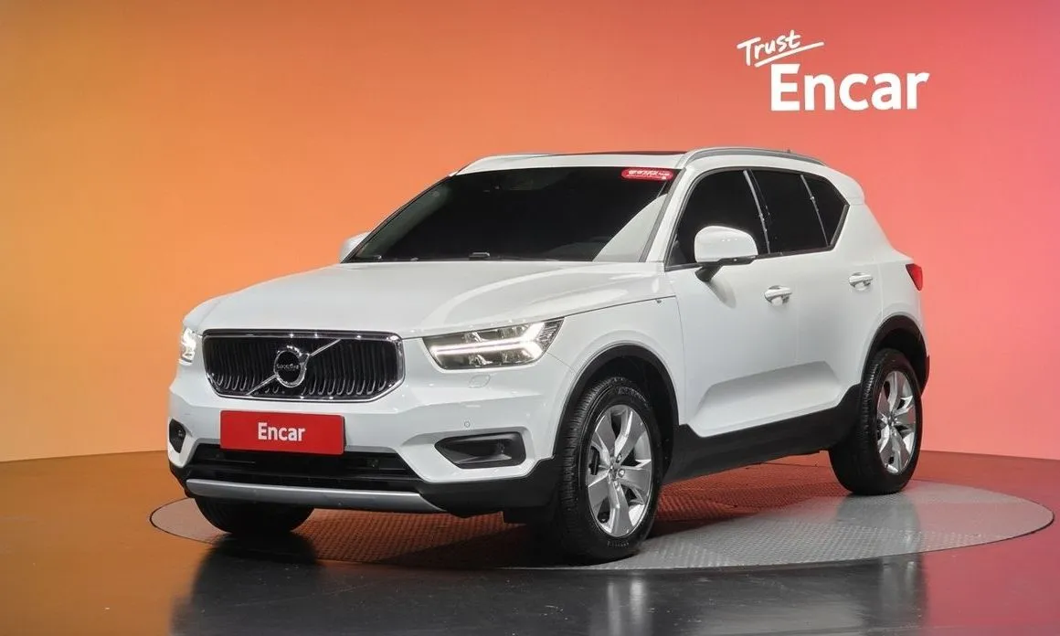 Volvo XC40 — фото 1