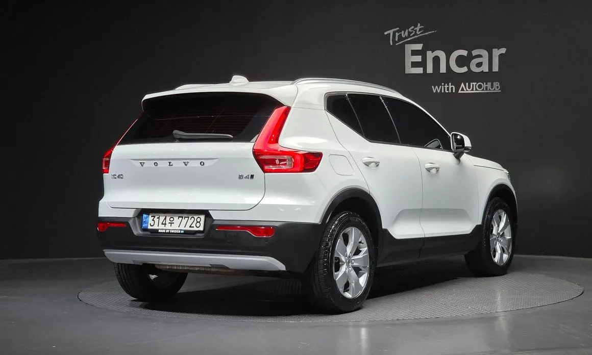 Volvo XC40 — фото 5