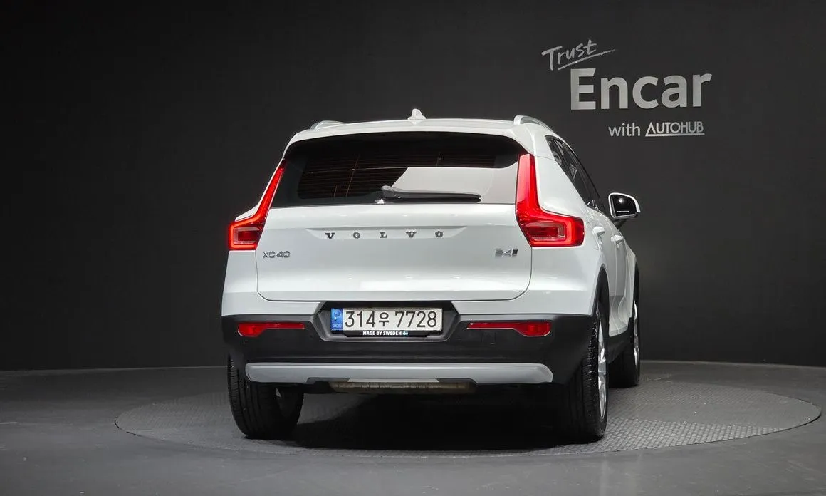 Volvo XC40 — фото 9