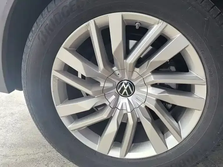 Volkswagen Touareg — фото 2