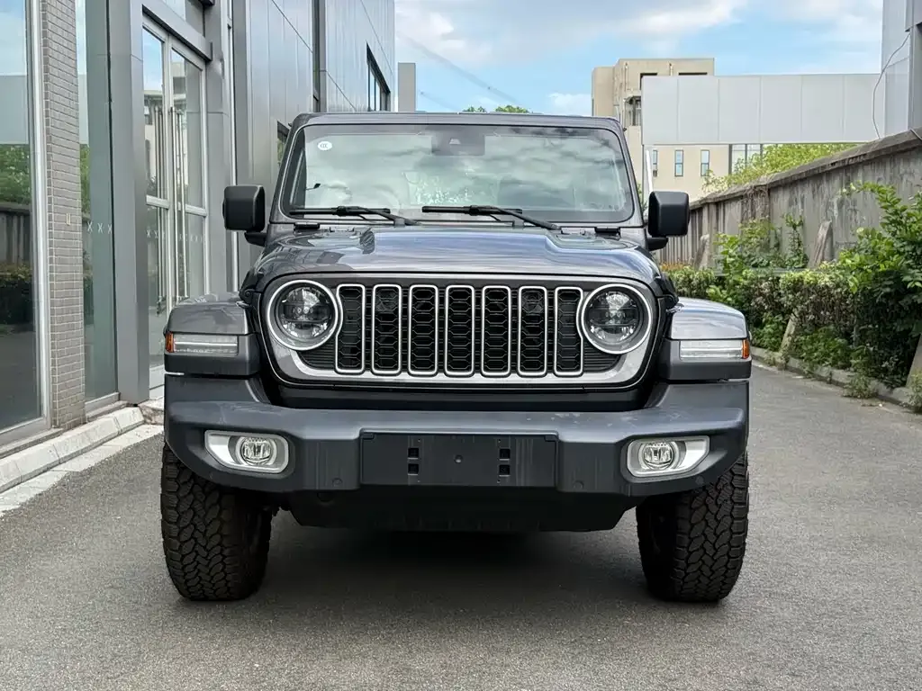 Jeep Wrangler — фото 8