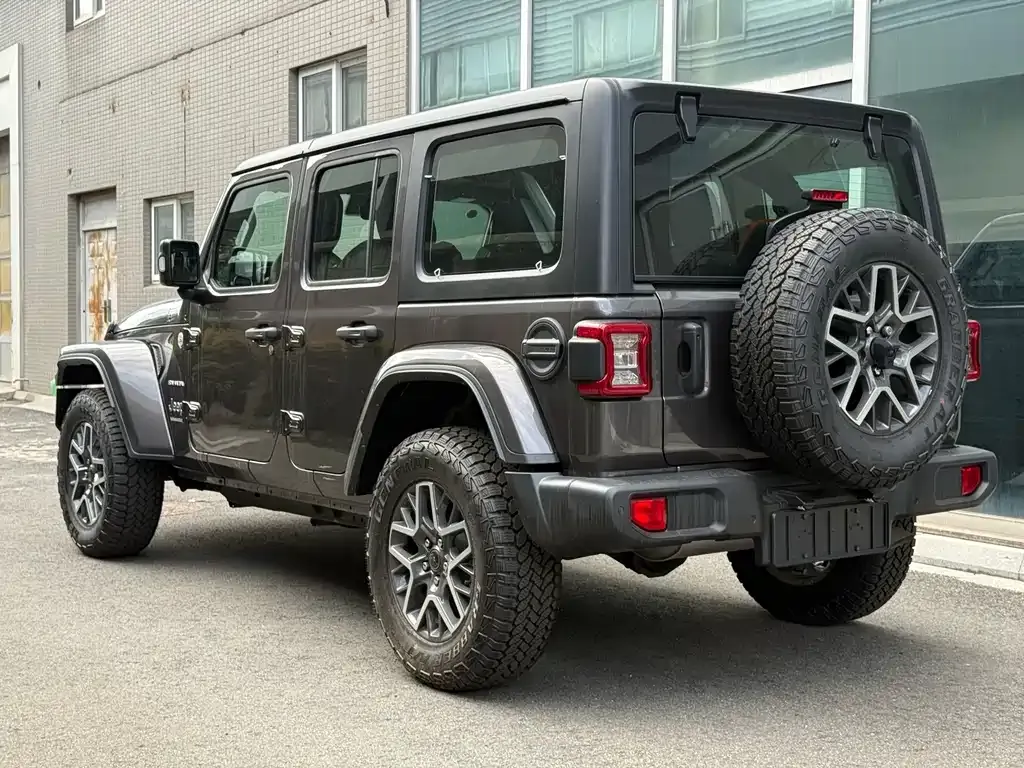 Jeep Wrangler — фото 10