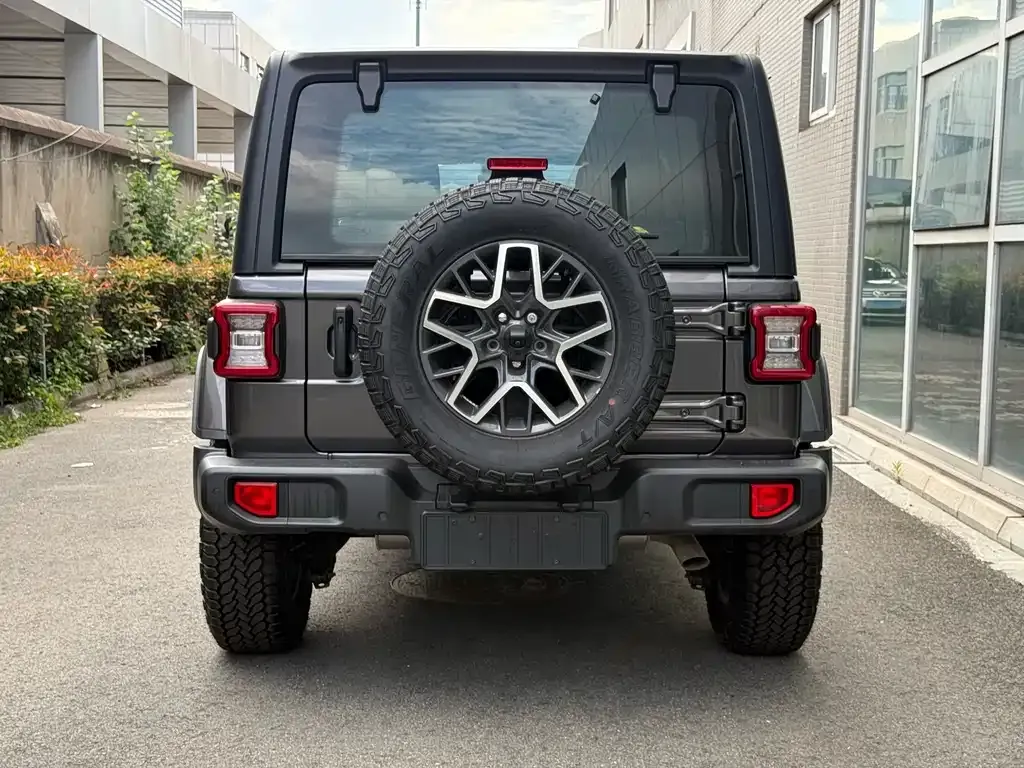 Jeep Wrangler — фото 7