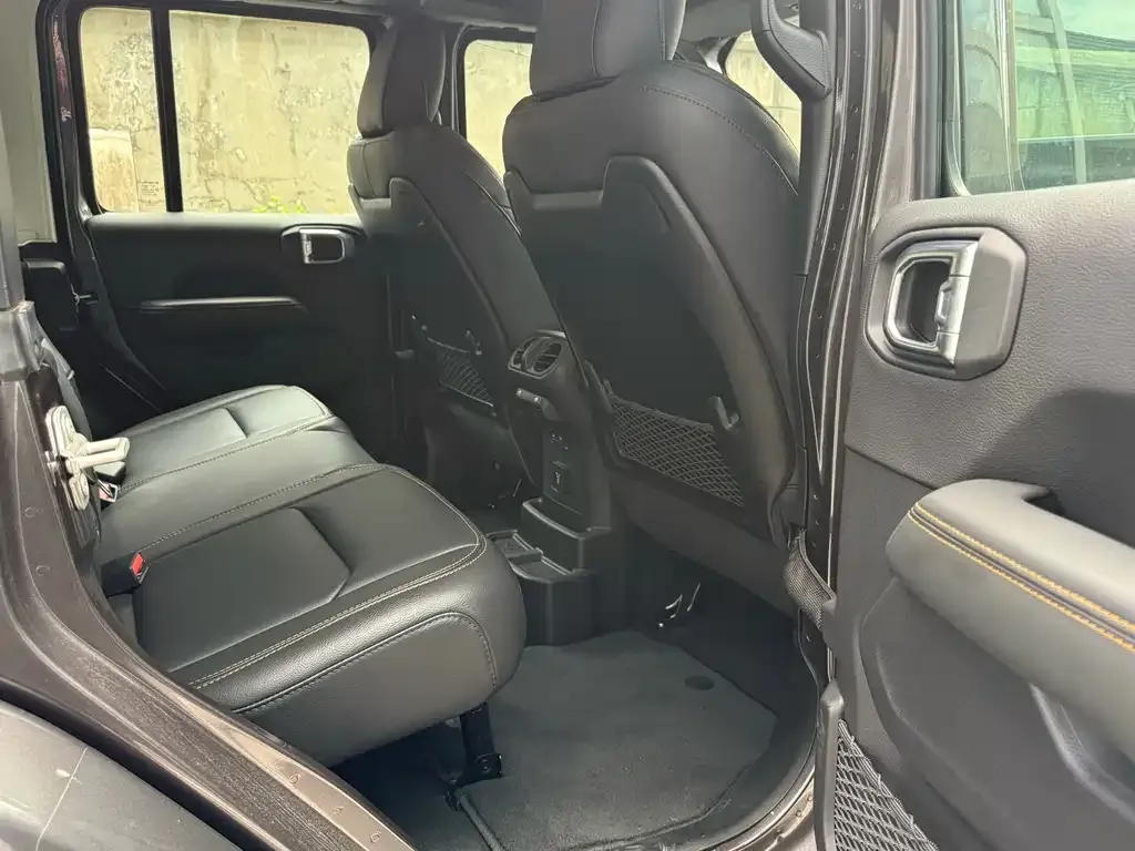 Jeep Wrangler — фото 2