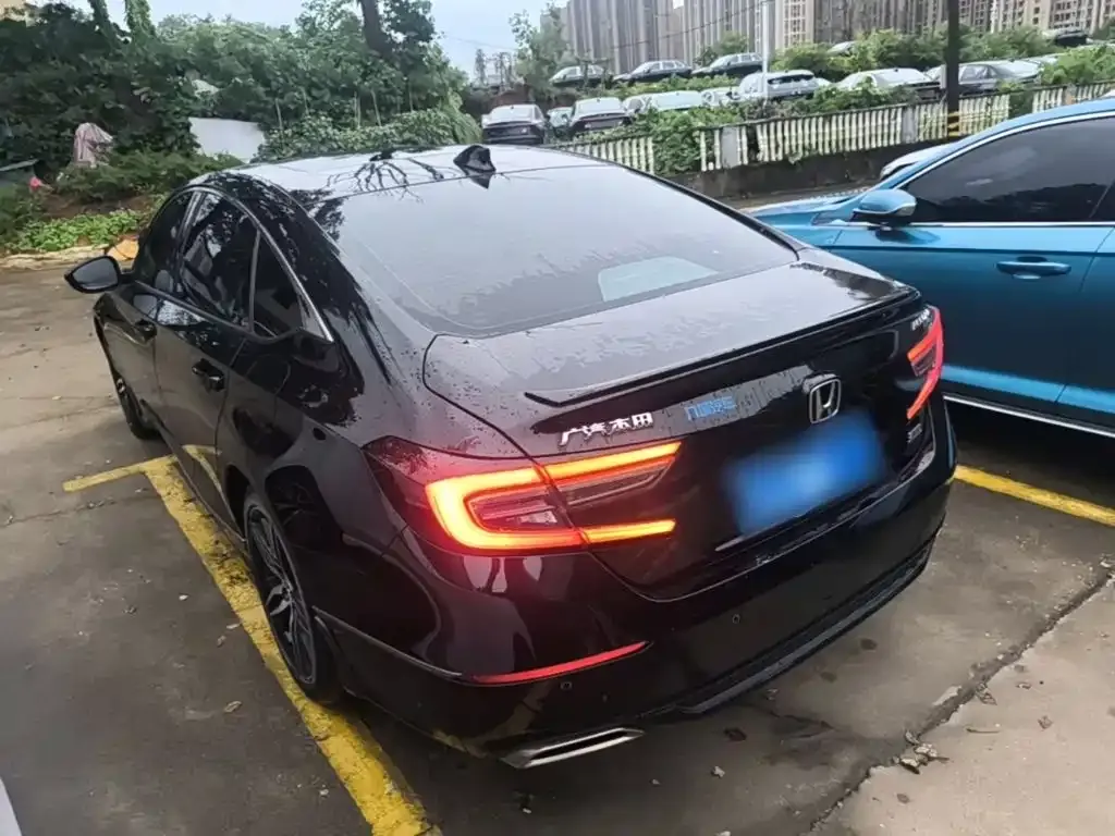 Honda Accord — фото 10