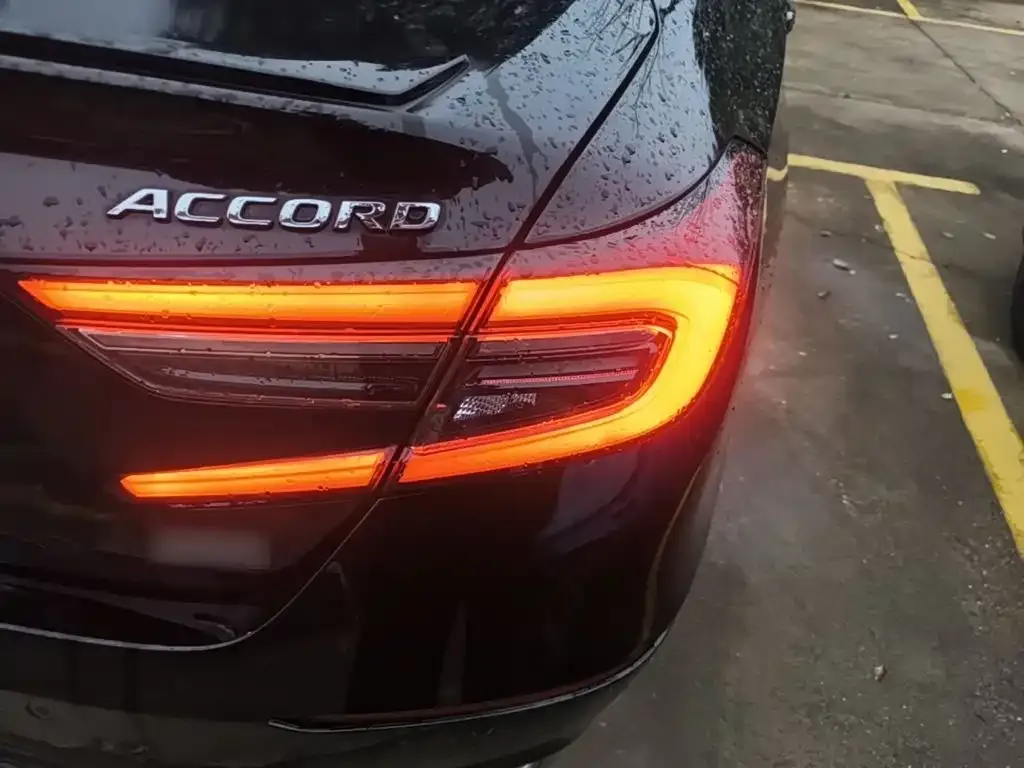 Honda Accord — фото 7