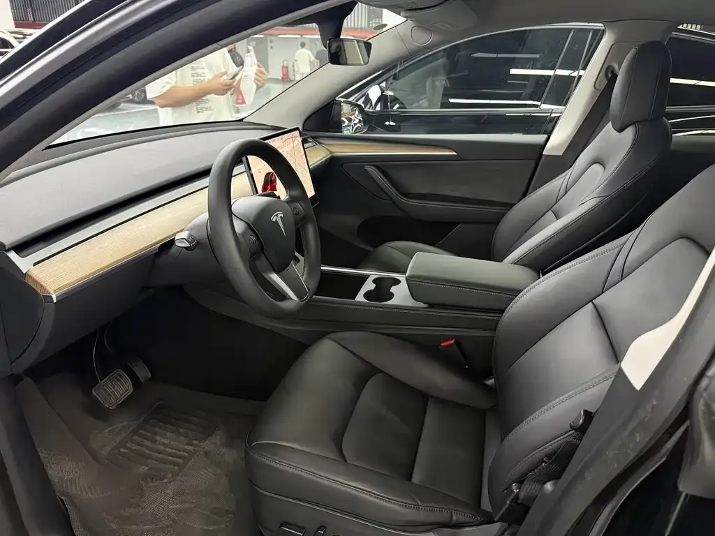Tesla Model Y — фото 6