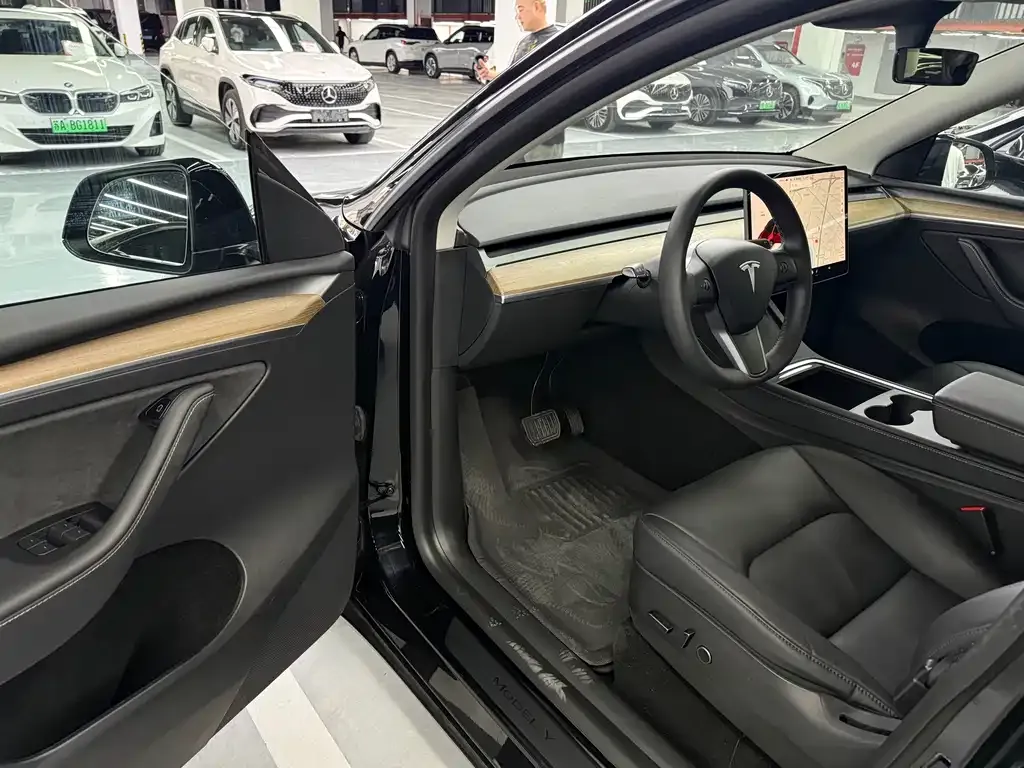 Tesla Model Y — фото 7