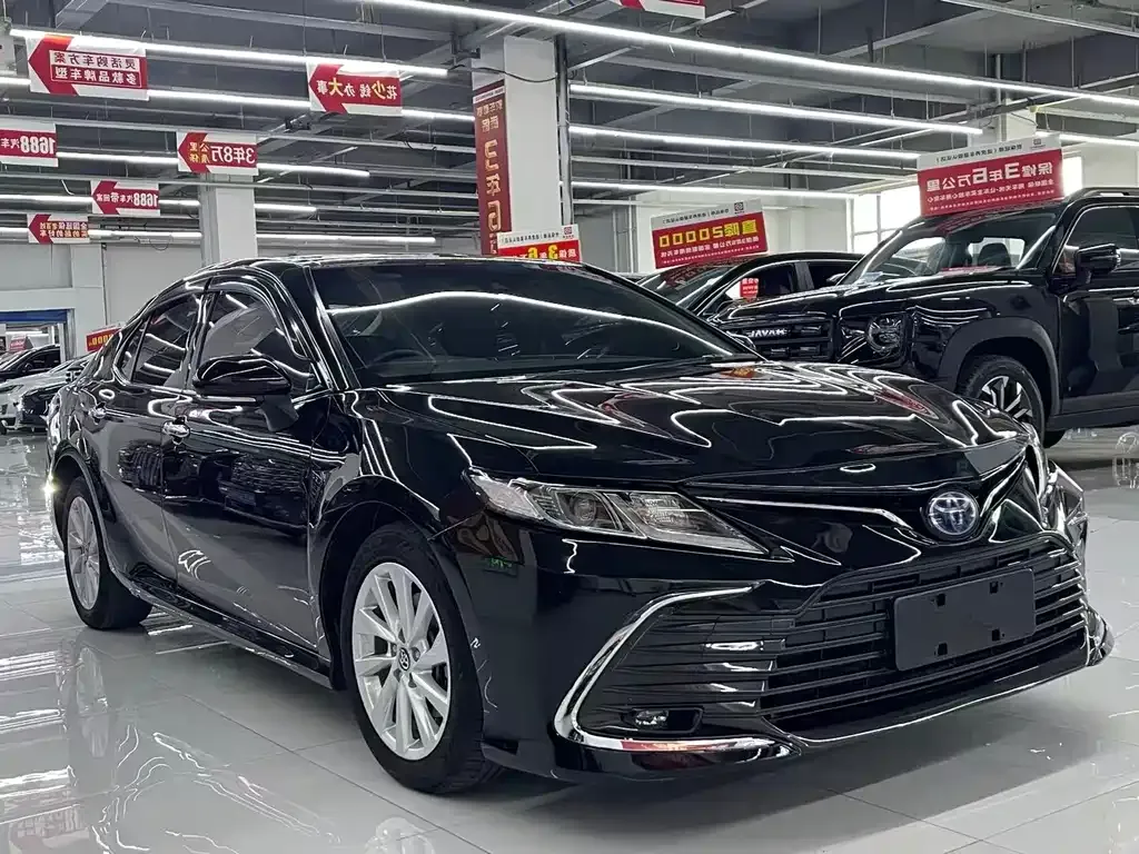 Toyota Camry — фото 9