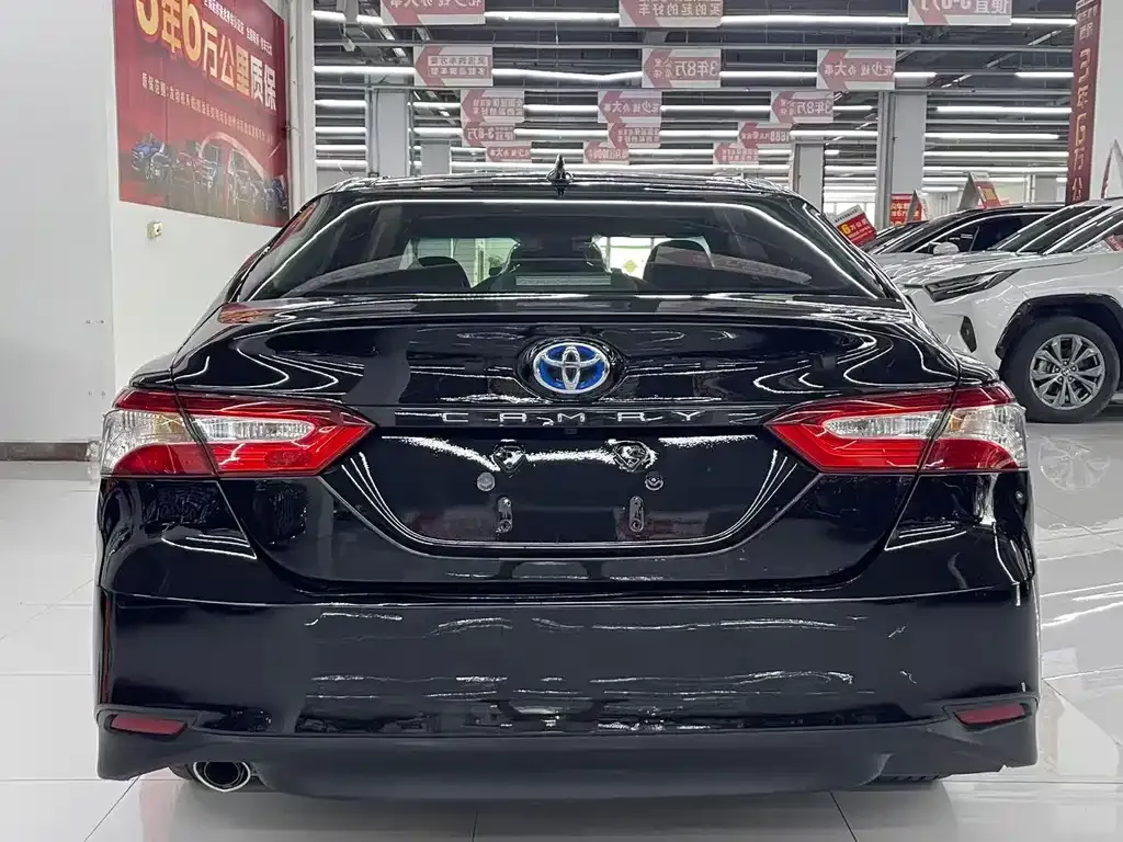 Toyota Camry — фото 5
