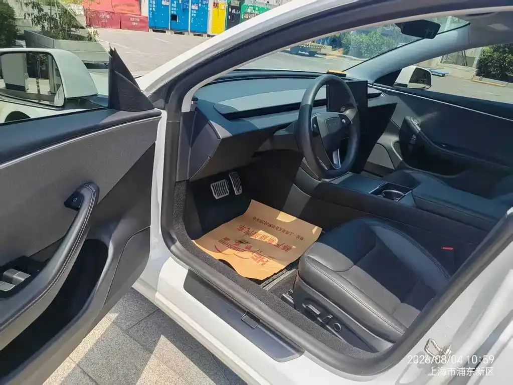 Tesla Model 3 — фото 4