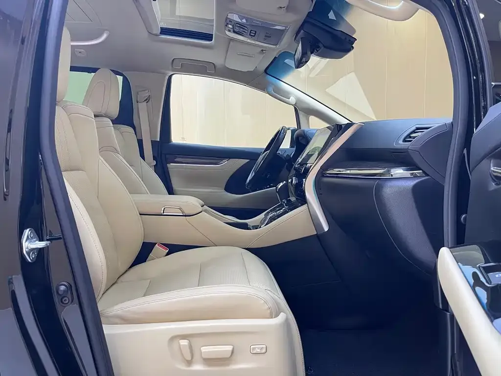 Toyota Alphard — фото 9