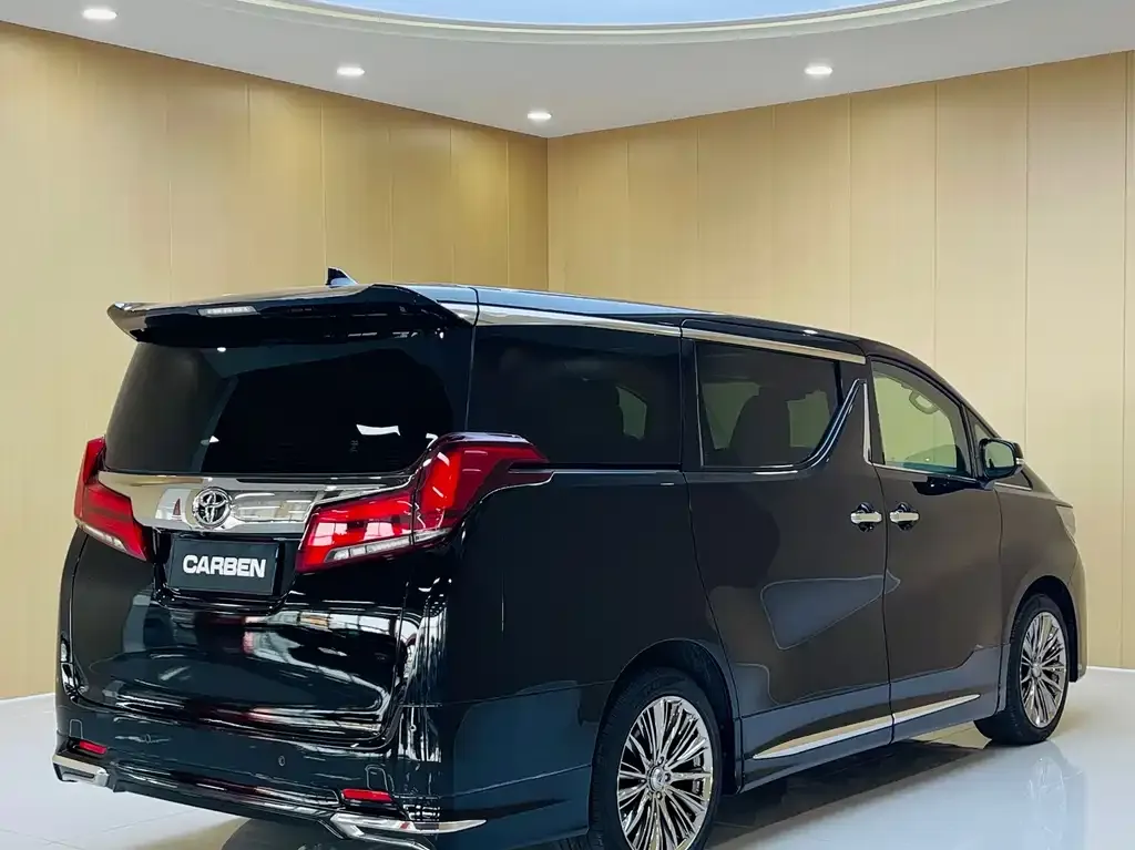 Toyota Alphard — фото 2