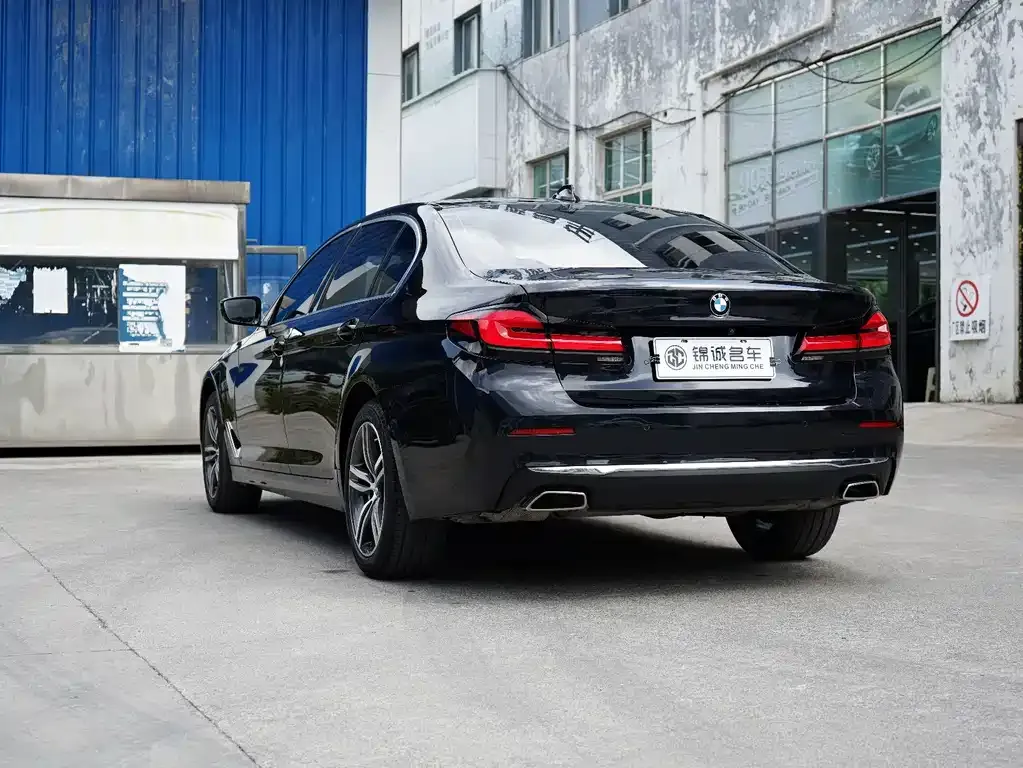 BMW 5 Series — фото 9