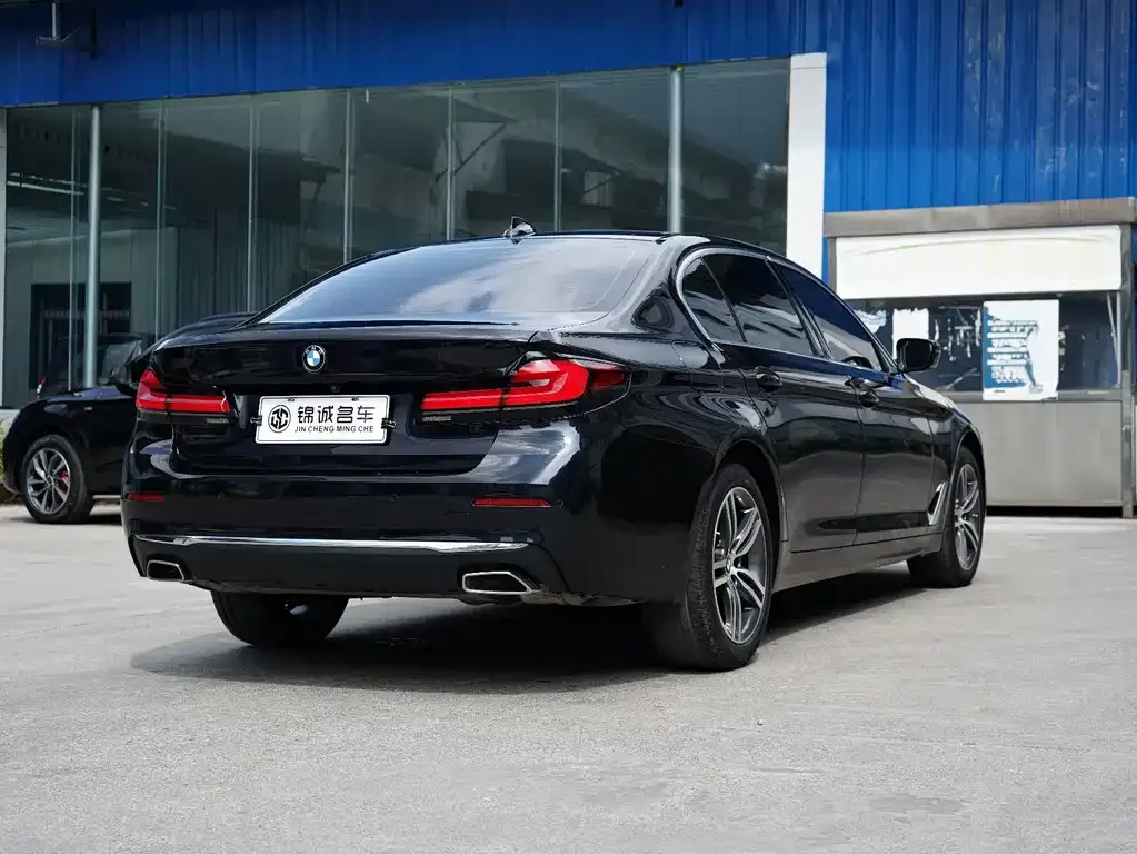 BMW 5 Series — фото 5