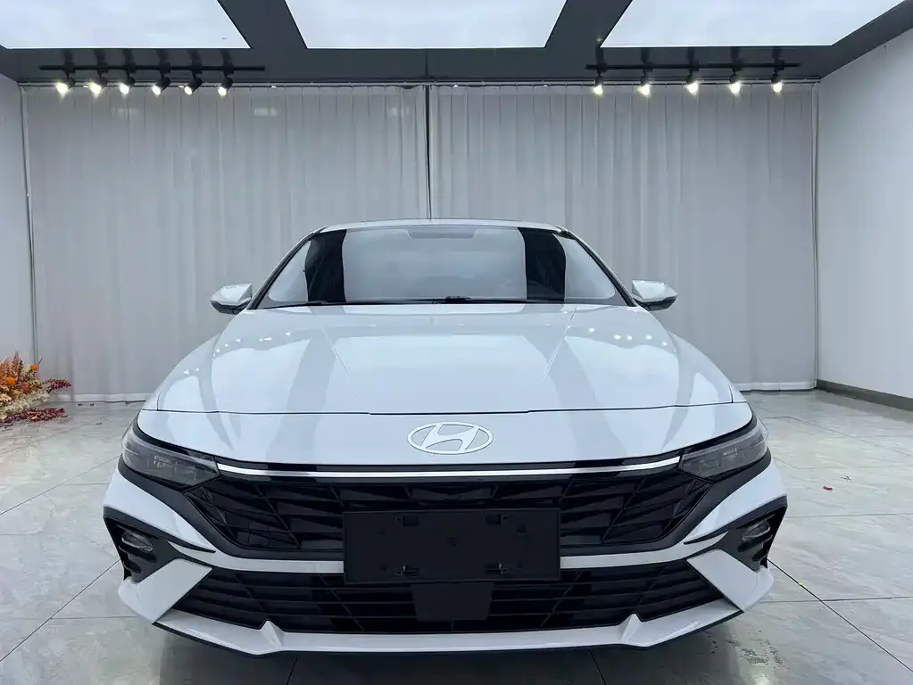 Hyundai Elantra — фото 5
