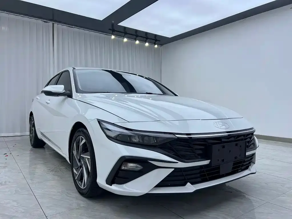Hyundai Elantra — фото 8