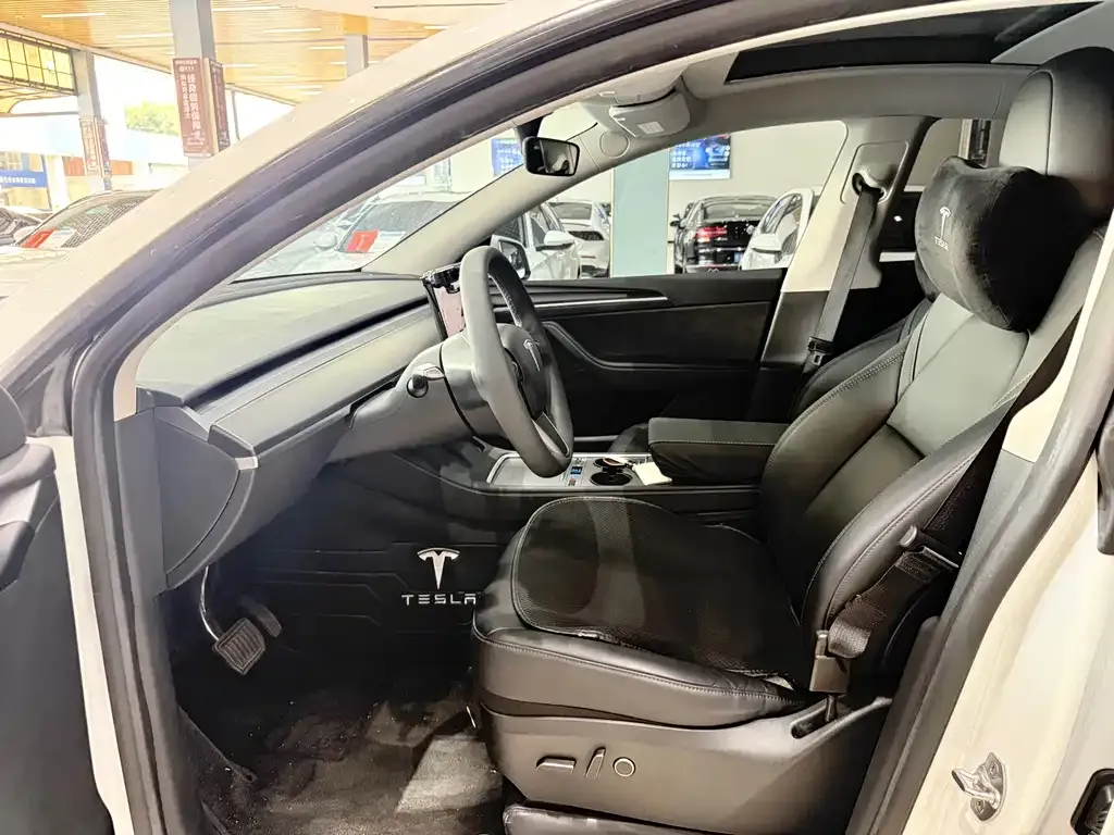 Tesla Model Y — фото 2