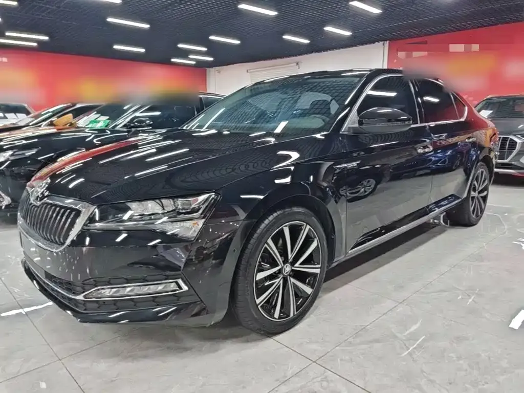 Skoda Superb — фото 10